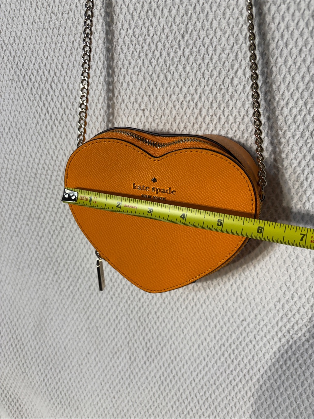 KATE SPADE Orange Heart Shaped Crossbody with Gold Chain Zipper Closure - Picture 2 of 11
